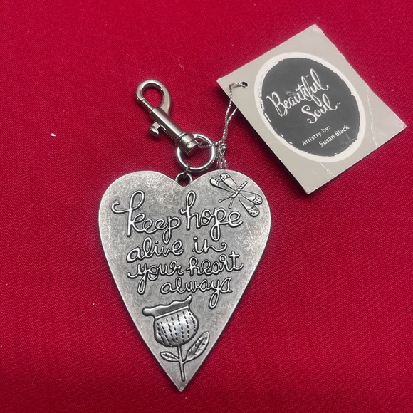 Beautiful Soul Silver Heart Keychain - Picture 3 of 7